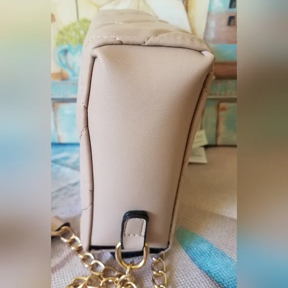 NWT Turn Lock ♡ Vegan Shoulder Bag - Picture 8 of 13